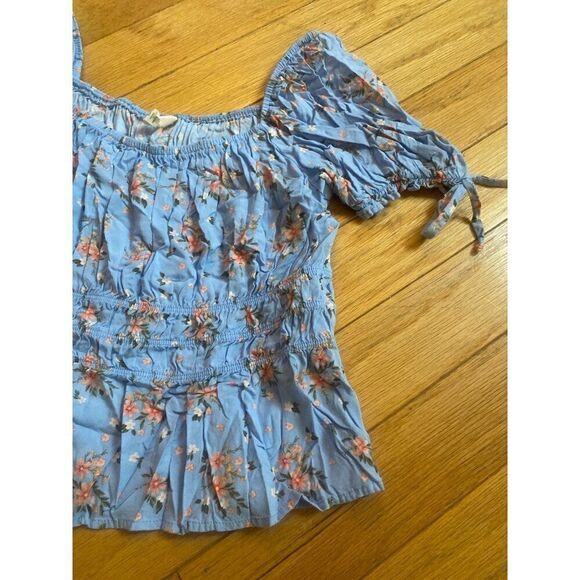 Kingston Grey women's Light Blue Floral Smocked Puff Sleeve cropped Blouse sz M - Picture 3 of 8